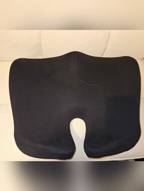 Ergonomic Black Seat Cushion for Home Comfort